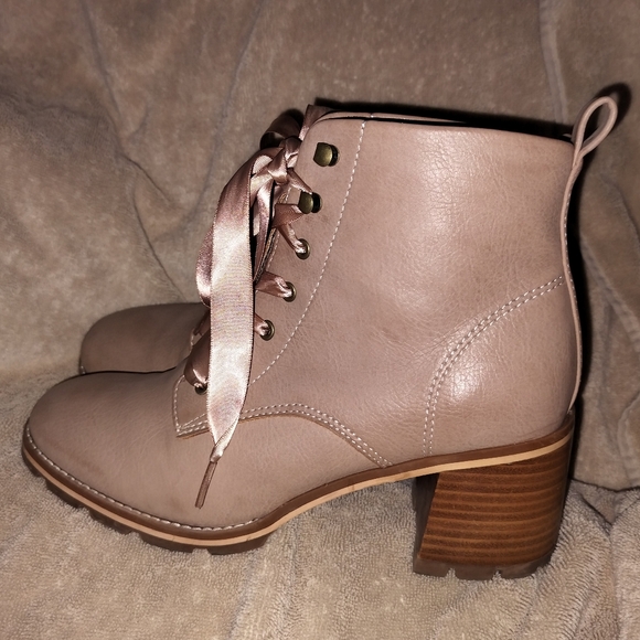 Korks by Kork Ease heeled ankle boots. Sz 9 - Picture 2 of 8